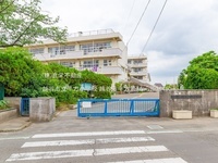 周辺環境:越谷市立平方小学校